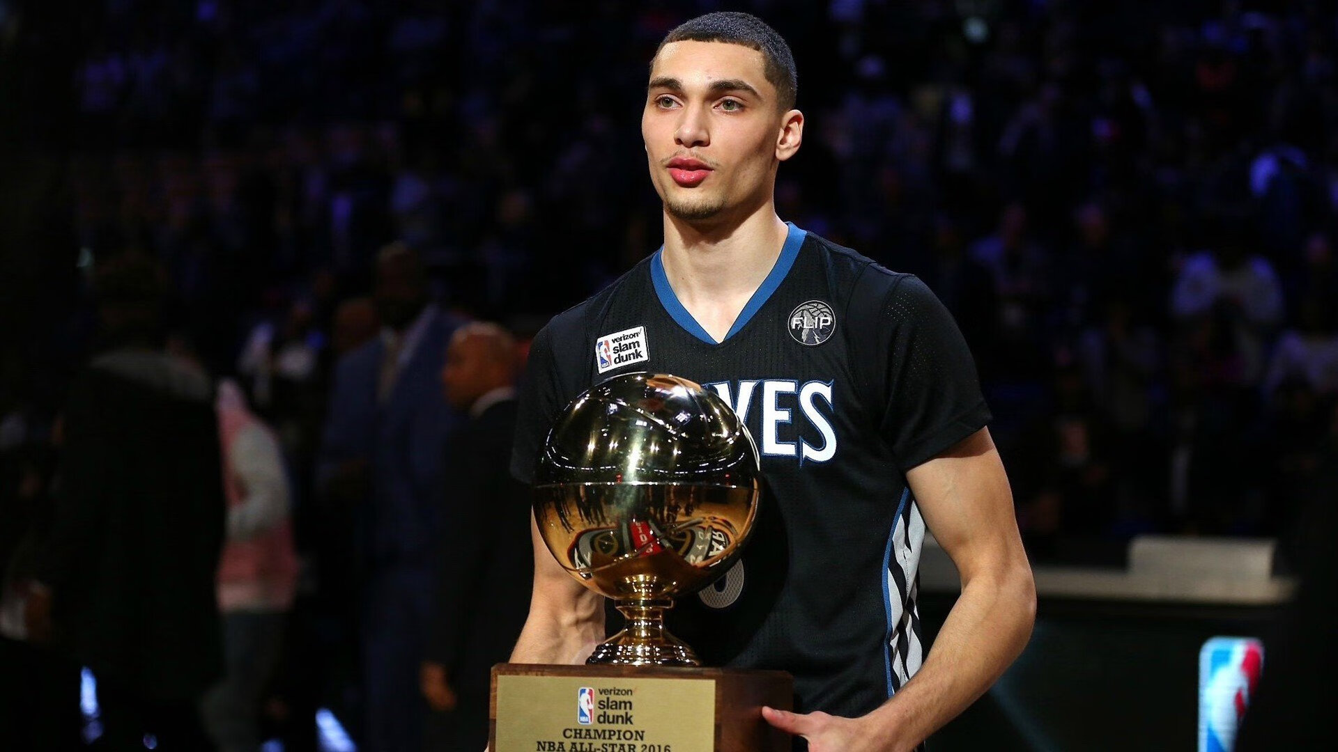 AIYOUXI.COM-精彩直播期间的幕后花絮，电视直播花絮