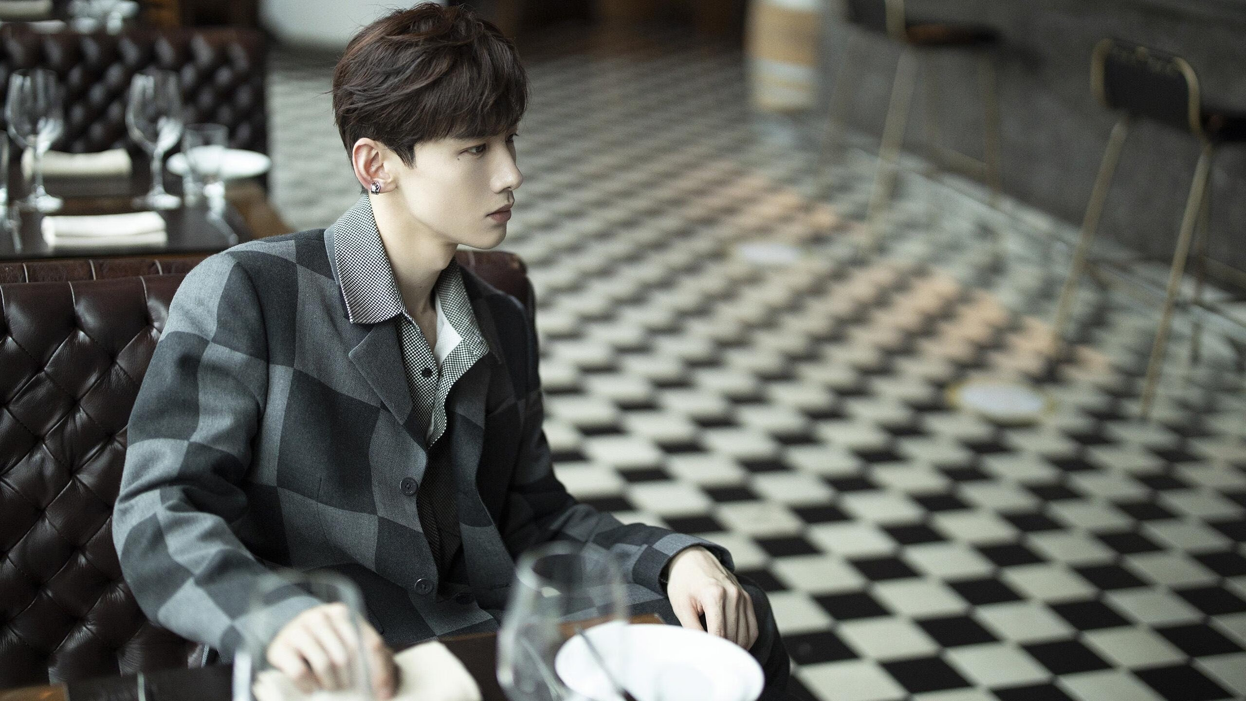 英超激战正酣!逆转战局的球队再次领跑榜单,英超逆转夺冠